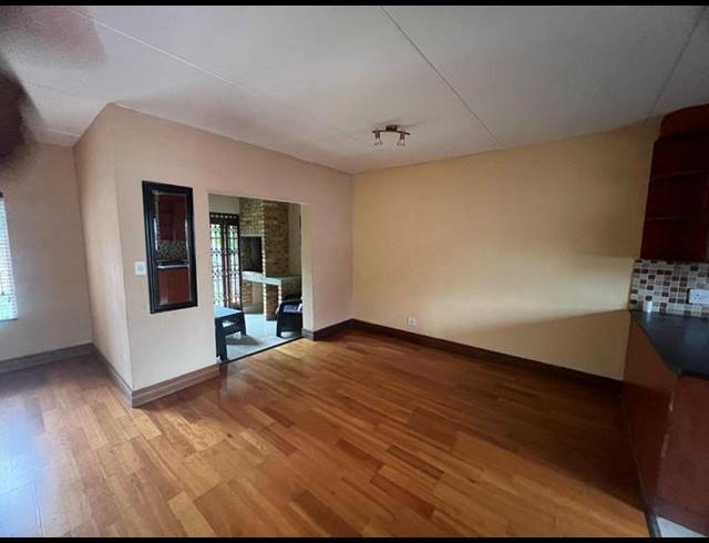 2 BEDROOM TOWNHOUSE FOR SALE IN VAN RIEBEECK PARK